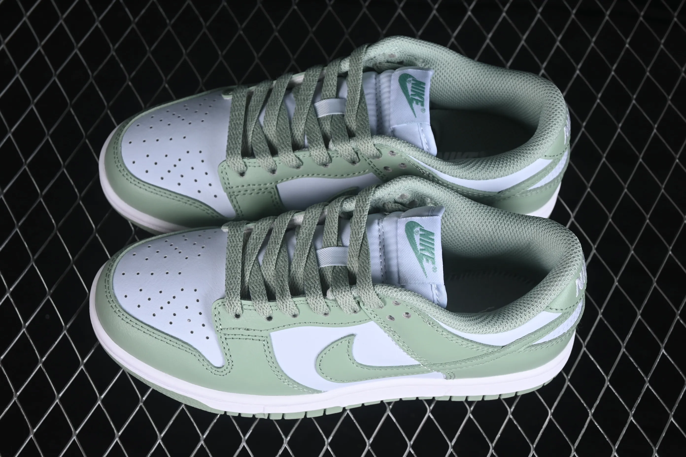 All categories Nk SB Dunk series Nk SB Dunk Low low-top sneakers Nike SB Dunk Low light green low-top casual sneakers IM6572-002